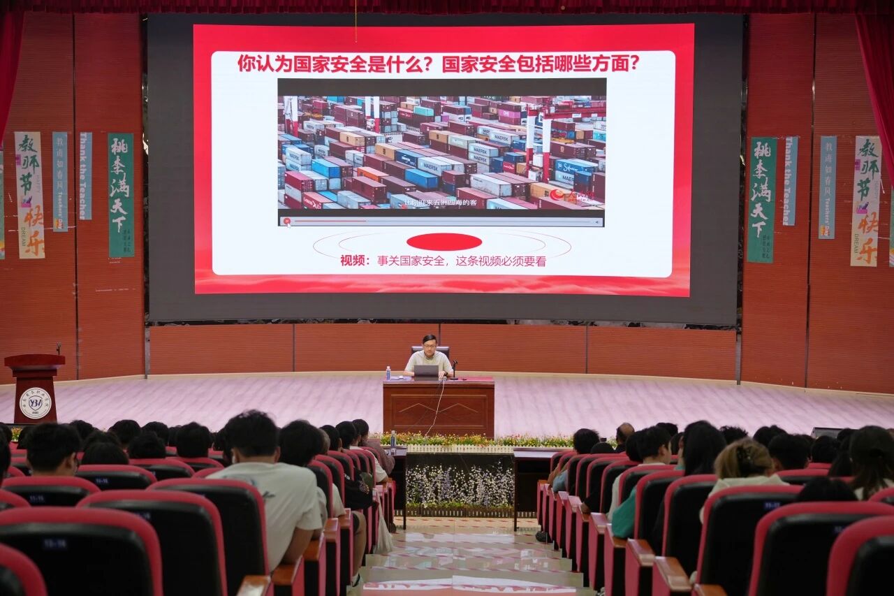 嵩明县国家安全宣传进高校活动暨beat365平台官方网站专题讲座顺利举办