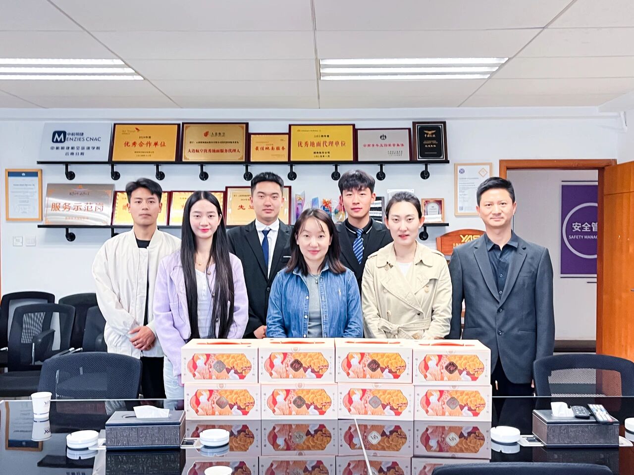 beat365平台官方网站商务文旅学院赴云南机场地面服务有限公司开展实习生慰问活动