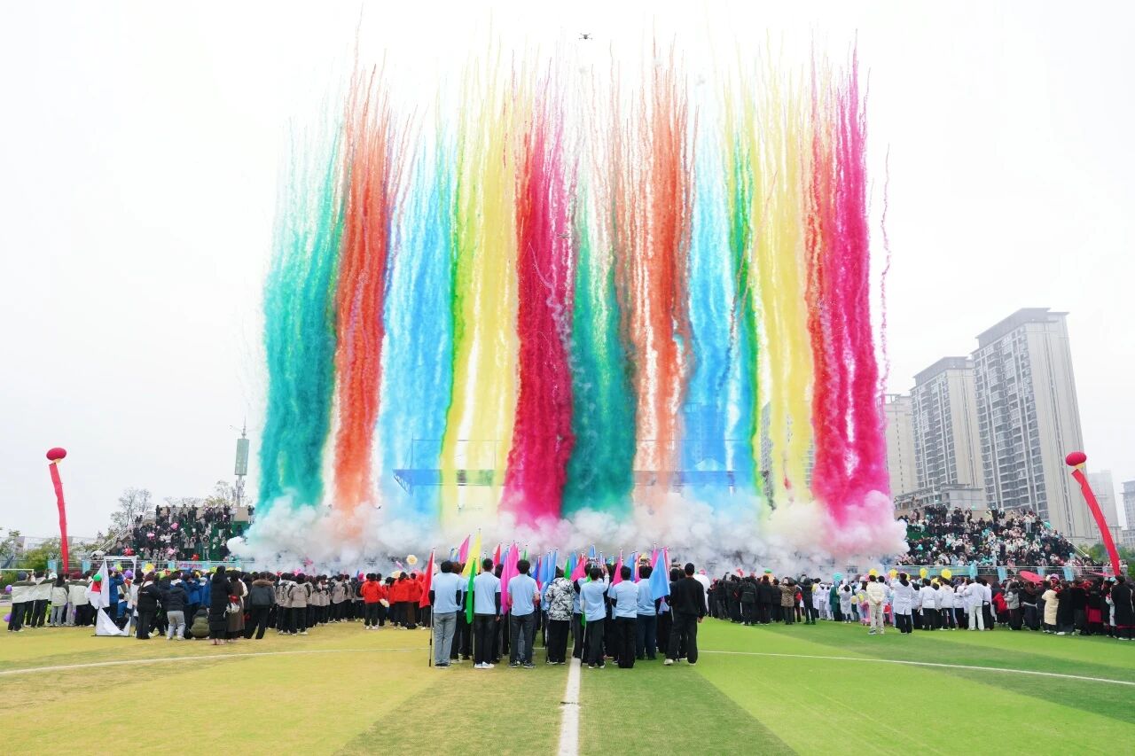 beat365平台官方网站2025年“跃动校园 燃动未来”冬季田径运动会盛大开幕