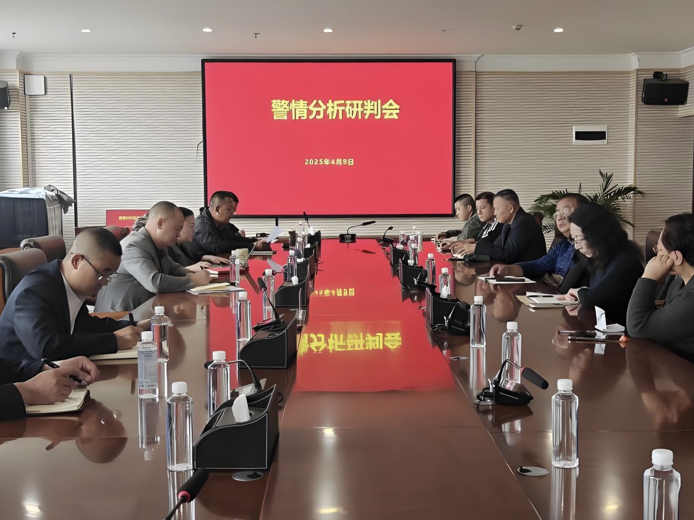 凝心聚力保安全，未雨绸缪护师生——我校召开月度安全稳定工作推进会